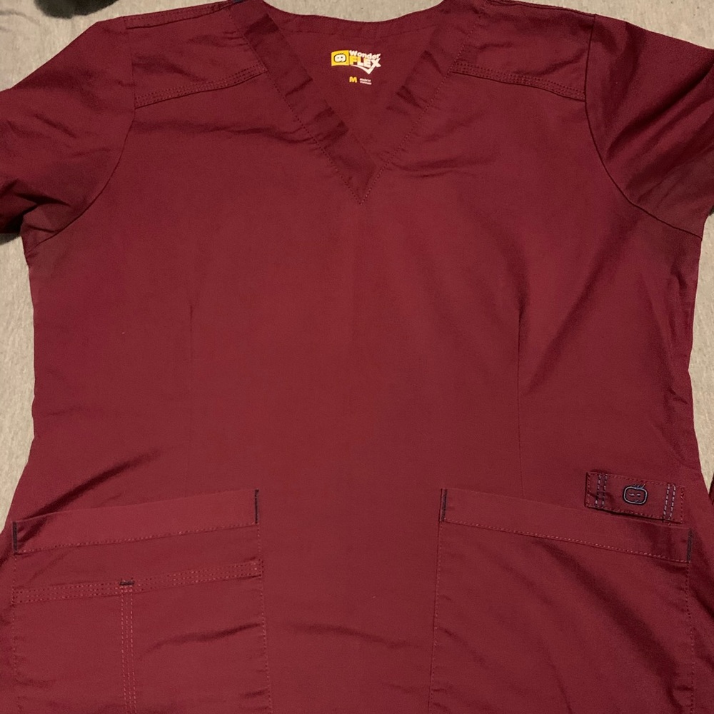 Wonder wink scrub set